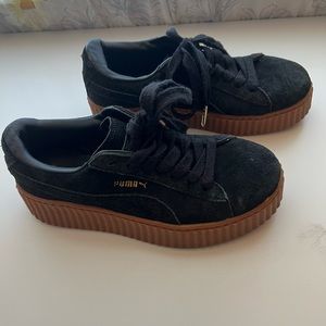 Black suede Fenty pumas